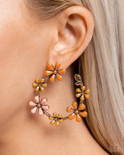 Load image into Gallery viewer, Wreathed Welcome - Gold - Paparazzi Accessories