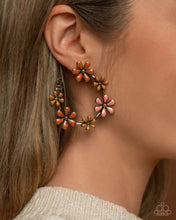 Load image into Gallery viewer, Wreathed Welcome - Gold - Paparazzi Accessories