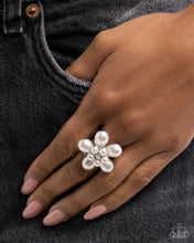 Load image into Gallery viewer, Showstopping Pearls - White - Paparazzi Accessories