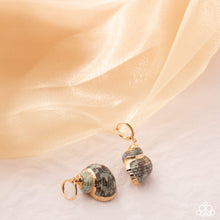 Load image into Gallery viewer, Seashell Spotlight - Green - Paparazzi Accessories
