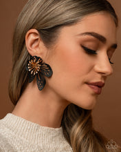 Load image into Gallery viewer, Wonderland Wallflower - Black - Paparazzi Accessories