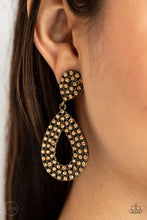 Load image into Gallery viewer, Pack In The Pizzazz - Brass - Paparazzi Accessories