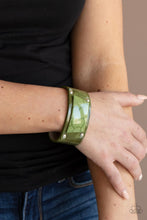 Load image into Gallery viewer, Geo Glamper - Green - Paparazzi Accessories