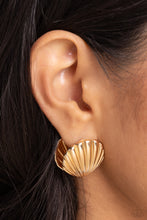 Load image into Gallery viewer, Seashell Surprise - Gold - Paparazzi Accessories